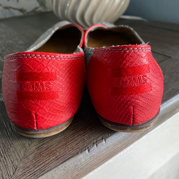 Shoes - Picture 2 of 3